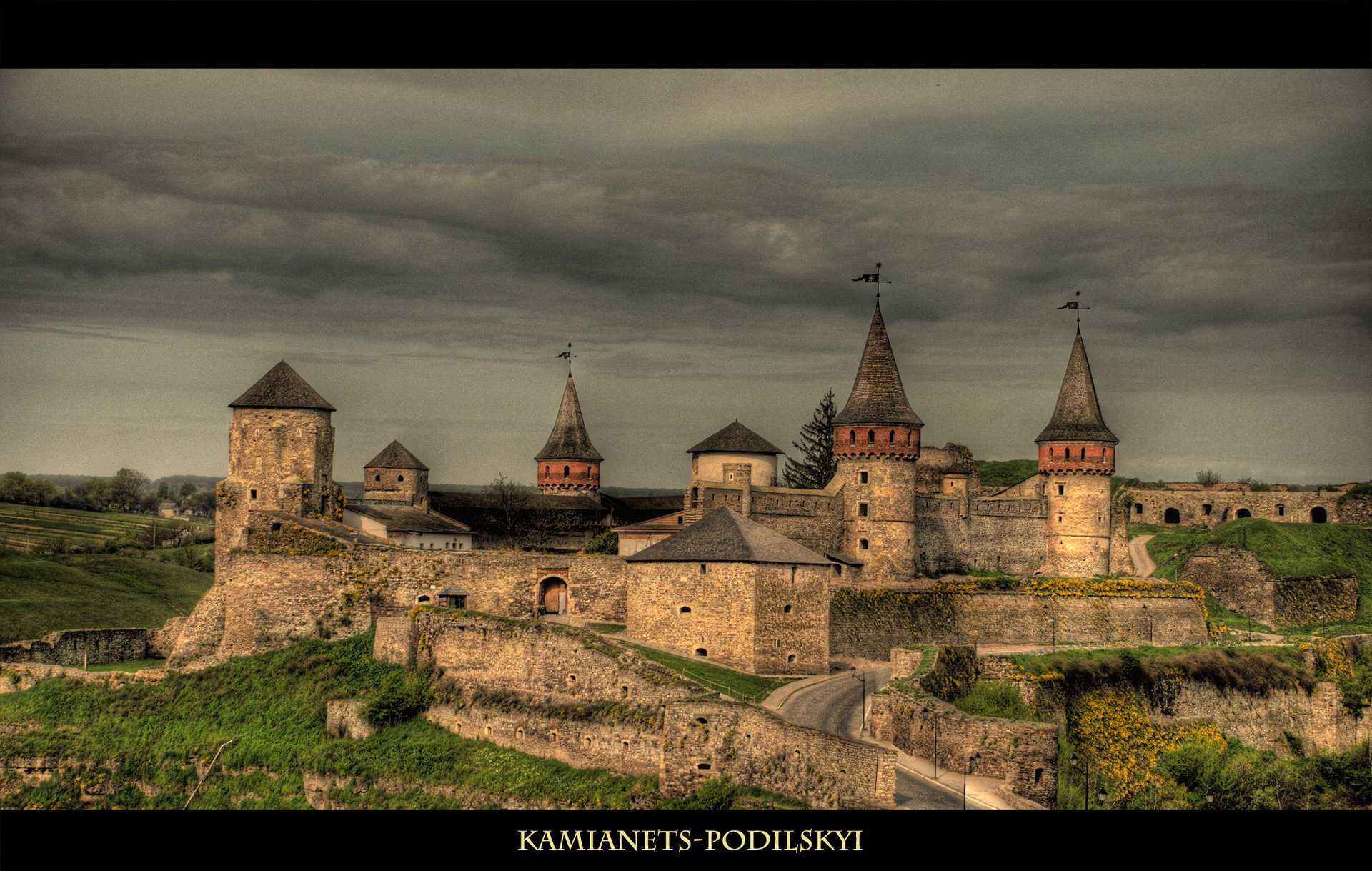 kamianets podilskyi fortecja fort zamek twierdza wieczór