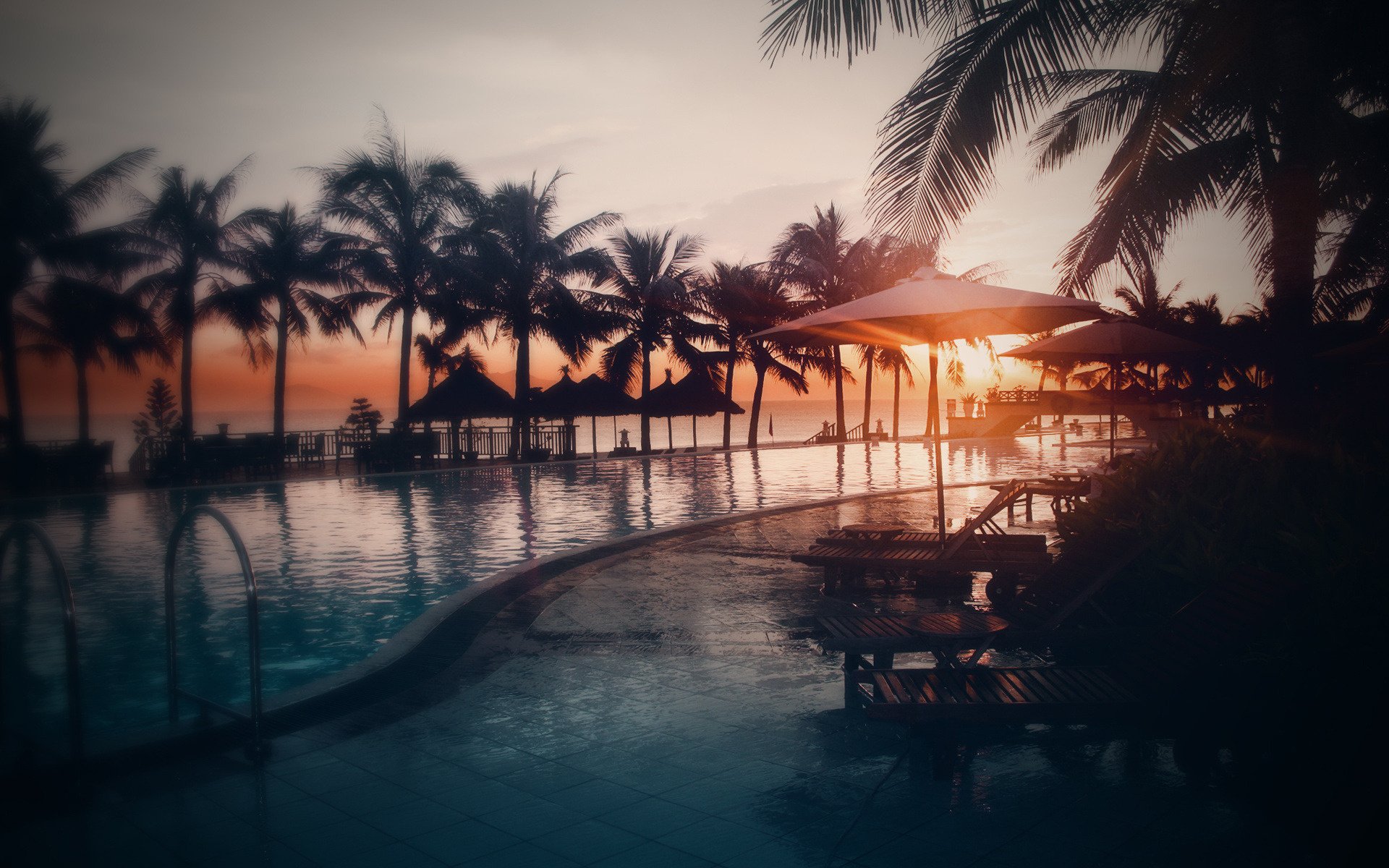 piscina sole acqua foto mare tramonto cielo spiaggia palme raggi di sole sera relax vacanza