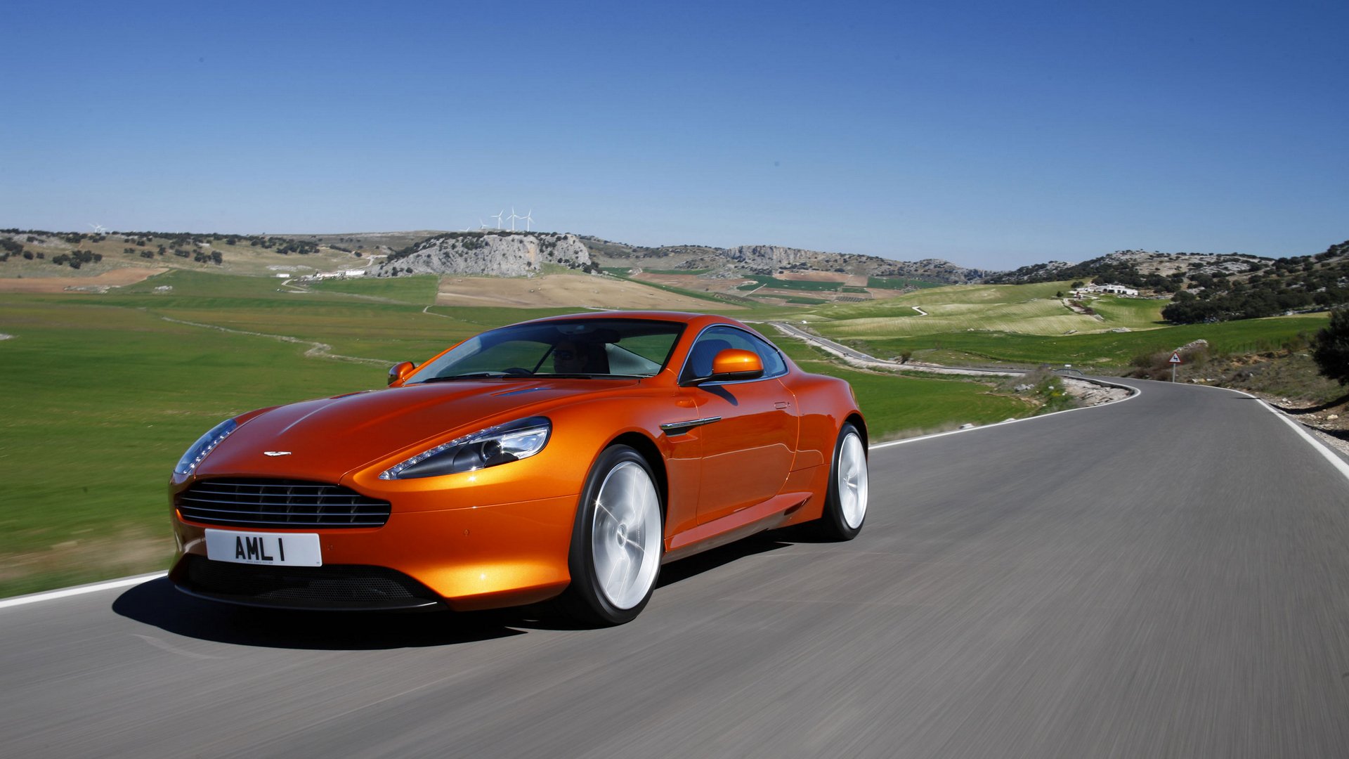 aston martin virage coupé paysage ciel montagne route