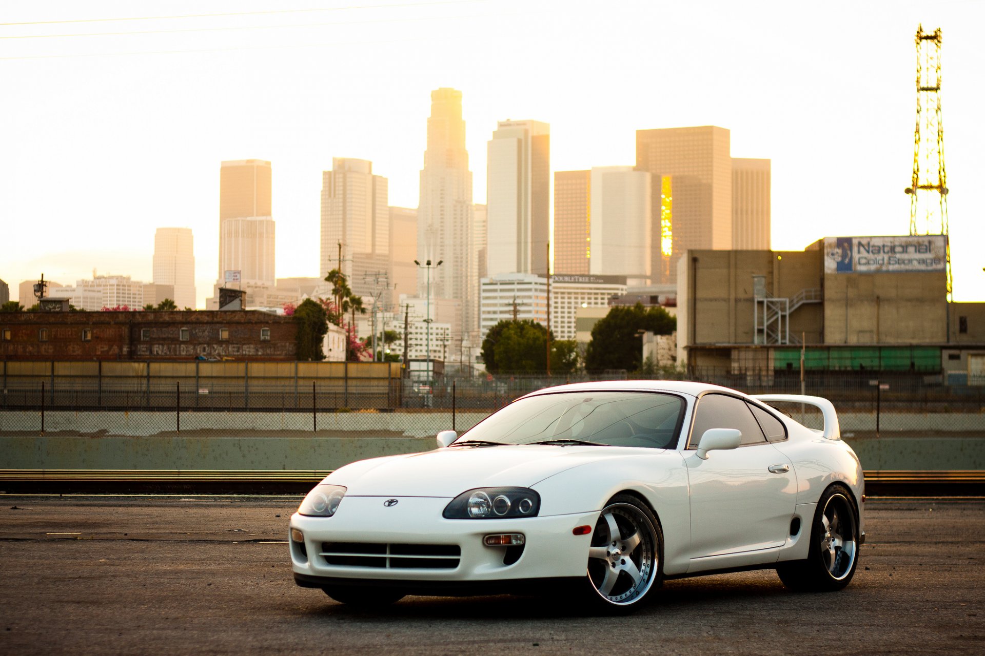 toyota ci-dessus blanc chemin de fer toyota supra blanc chemin de fer ville