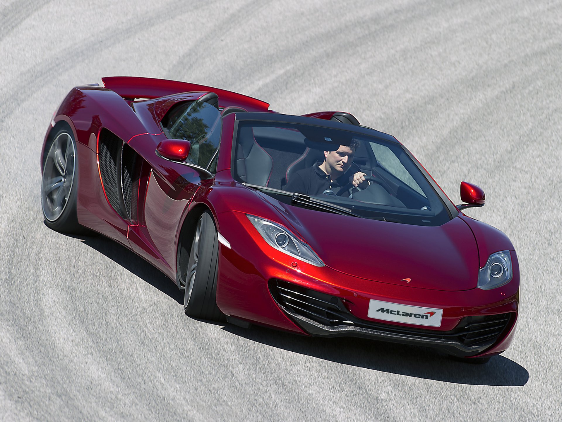 mclaren mp4-12c spyder auto faro anteriore pista