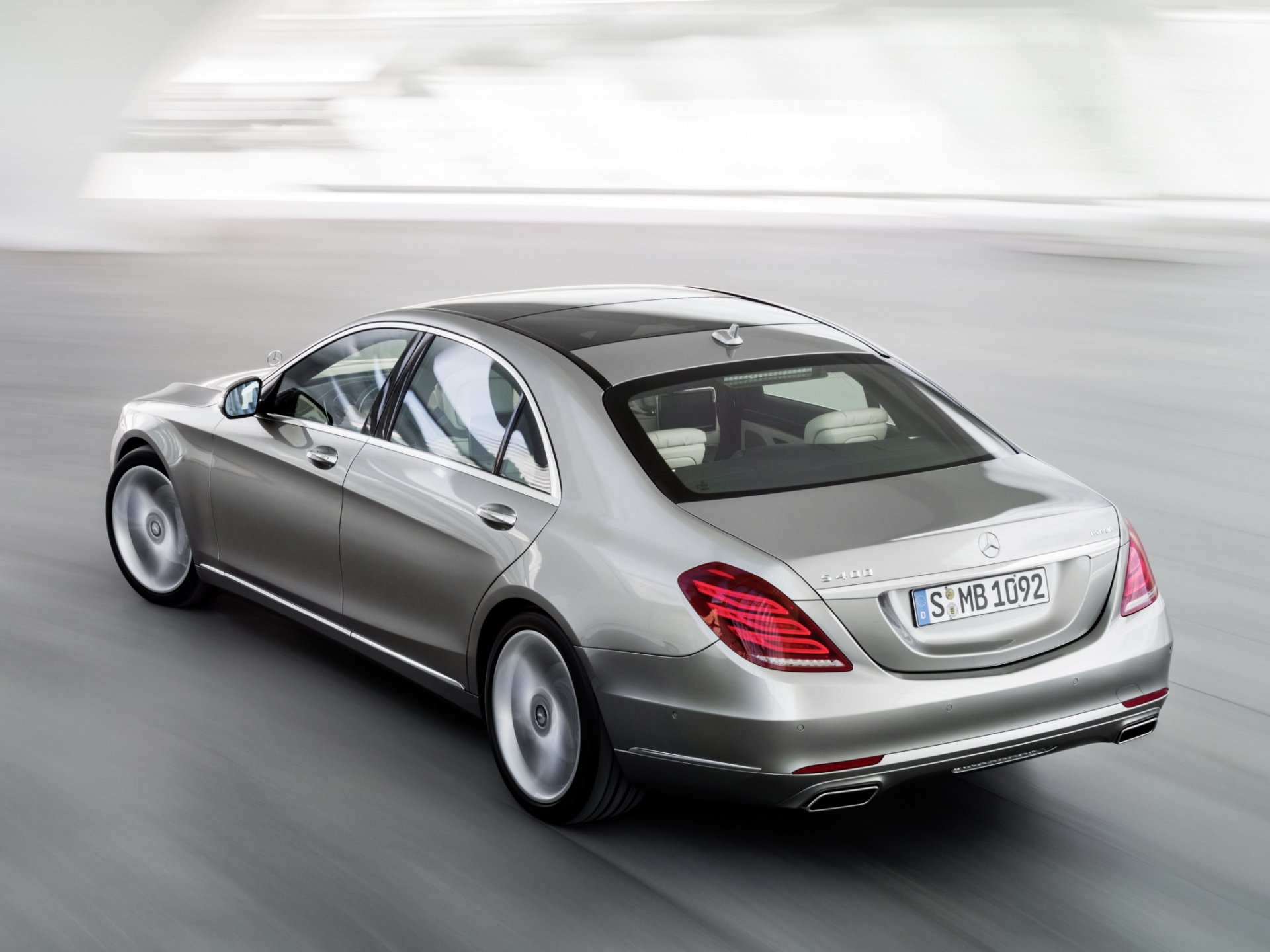 mercedes-benz s 400 hybrid rear view machine background