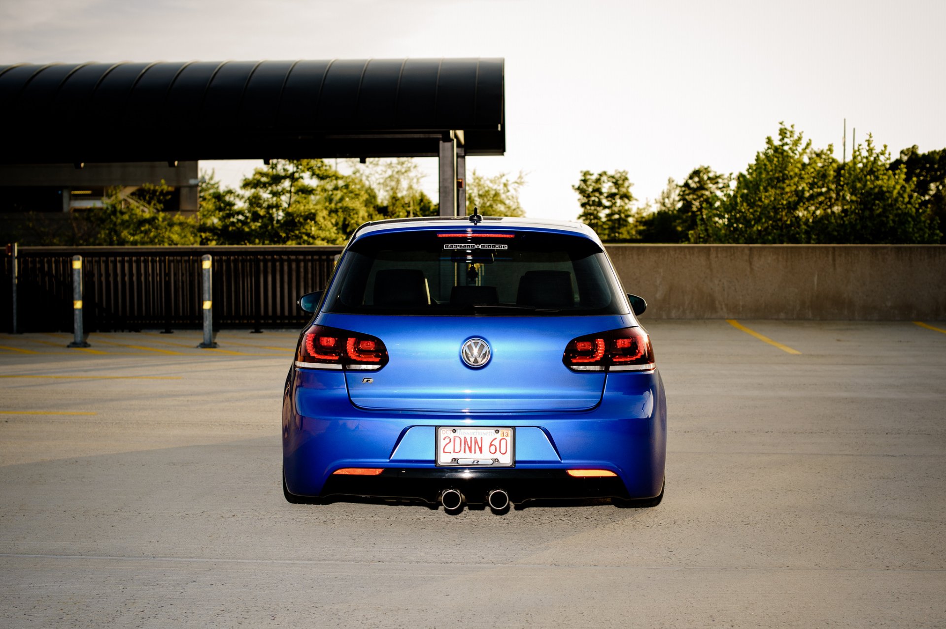 volkswagen golf r low blue tuning back of