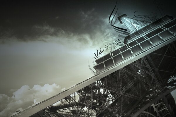 Cornice artistica della Torre Eiffel a Parigi nei toni del grigio