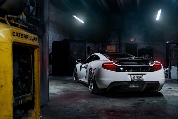 Mclaren tuning supercar foto con posteriore