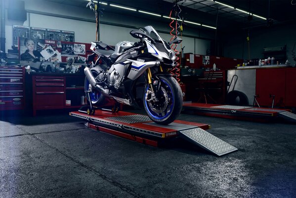 Belle moto sportive Yamaha