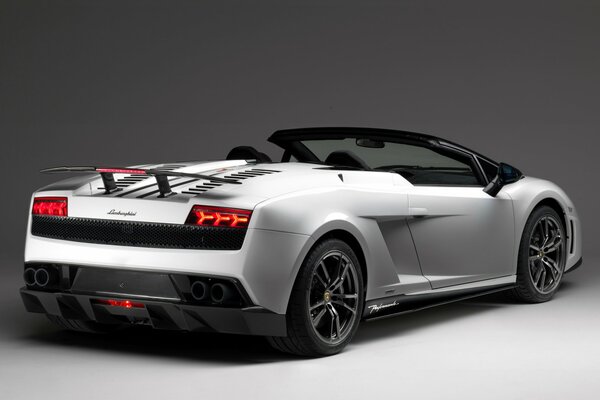 Lamborghini bianco gallardo lp570-4