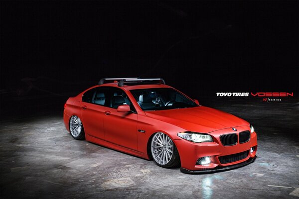 Belle voiture BMW rouge