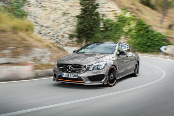 Mercedes-Benz im Sportpaket unterwegs