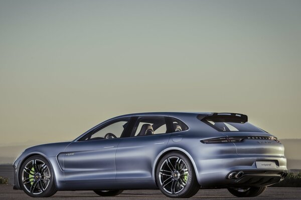 Porsche voiture de sport sur la route