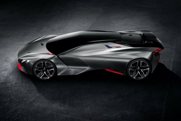 Supercar lucido, nero su uno sfondo scuro monocromatico