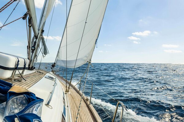 The stern of the yacht plowing the blue sea surface