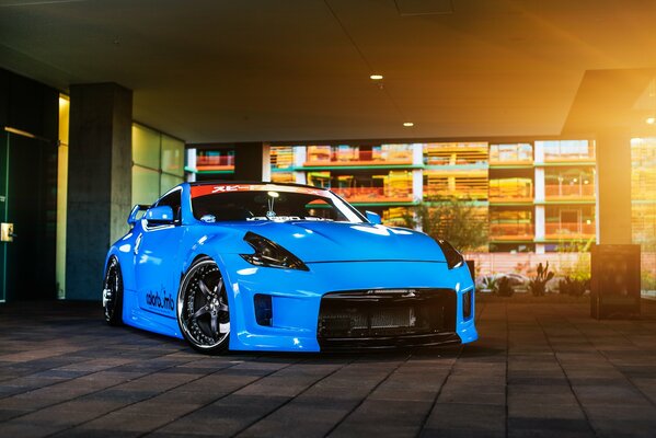 Nissan 370z blau getuntes Auto