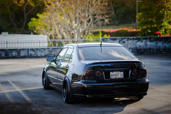 Hermosa foto del coche. Lexus negro