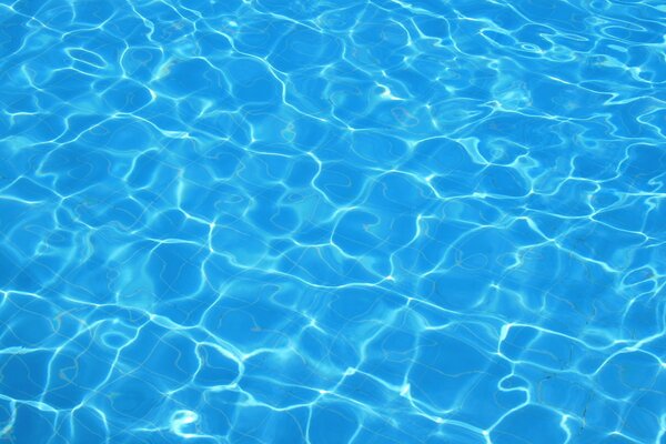 Niebieskie tło wody w basenie