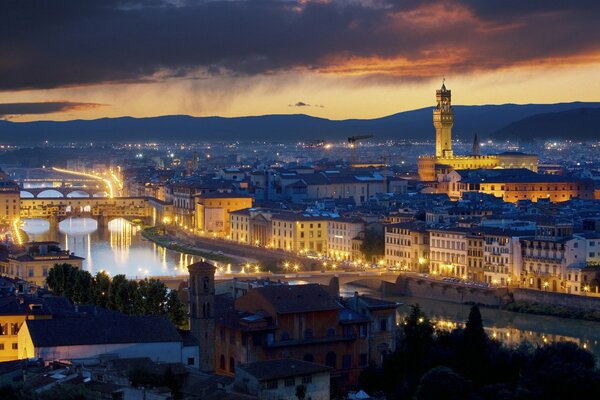 Die Schönheit der Nacht von Florenz im Licht der Hintergrundmusik