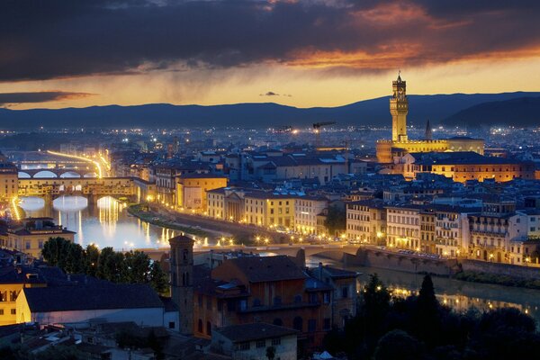 La beauté de Florence de nuit à la lumière de phonorée