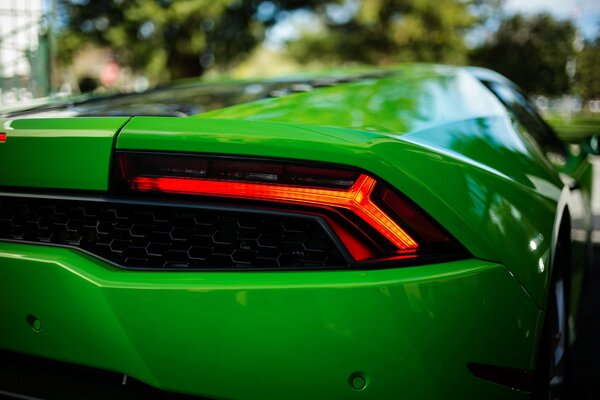 Feu arrière droit de voiture verte