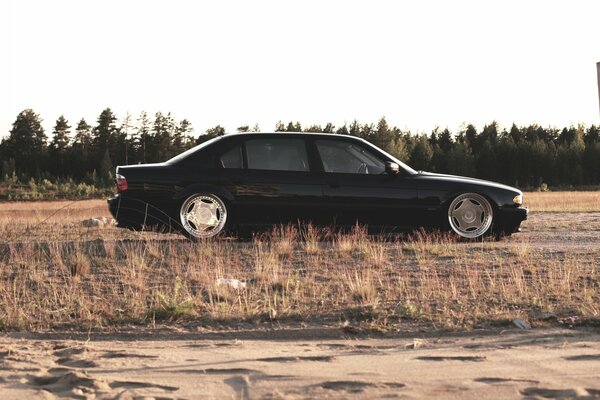 BMW boomer tuning in the desert sands