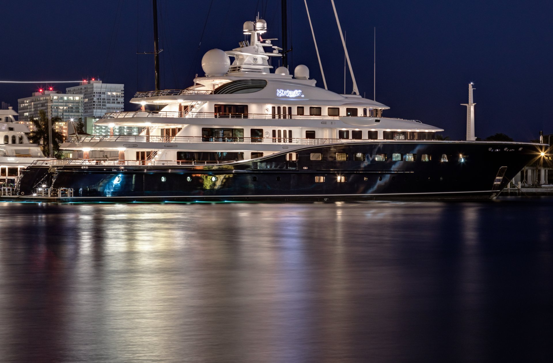 yacht mega yacht super yacht easy walk porto mega yacht notte sera porto casa