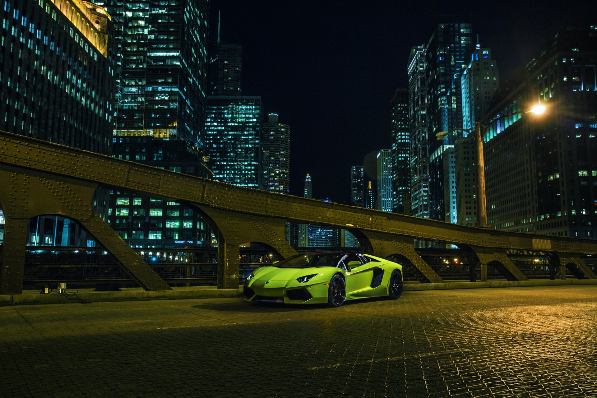 lamborghini aventador lp700-4 roadster green supercar city downtown chicago nigth front