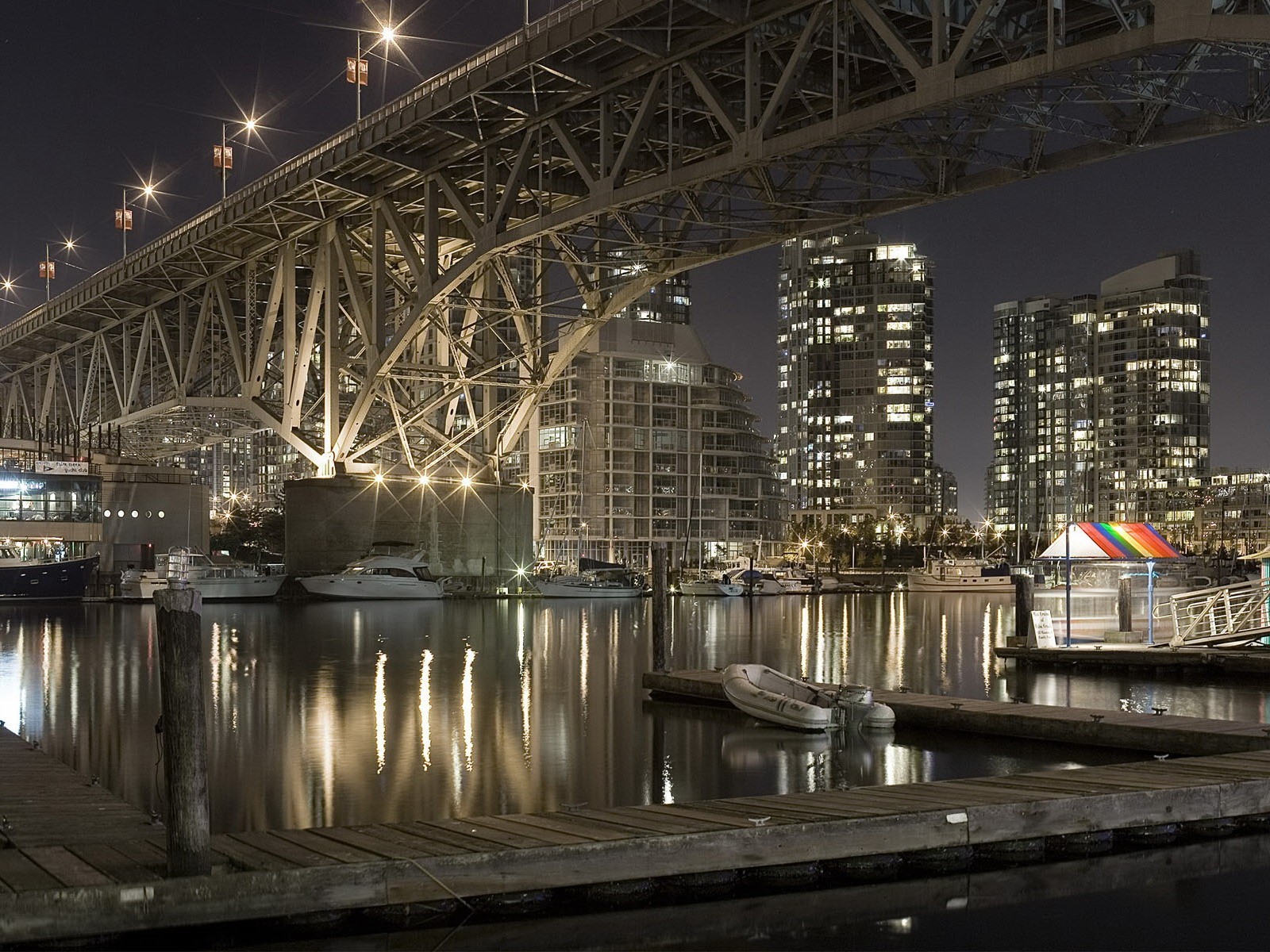 città notte fiume ponte