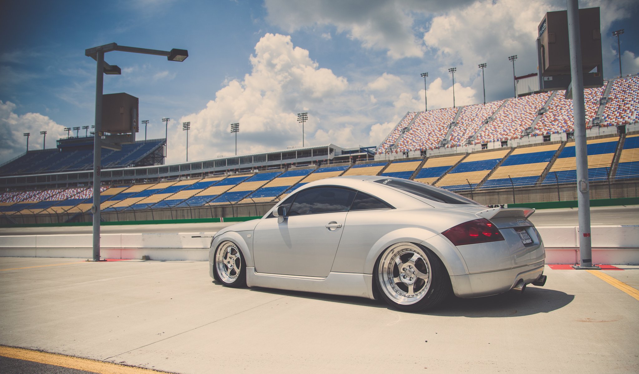 audi tt position audi voiture de sport argent profil