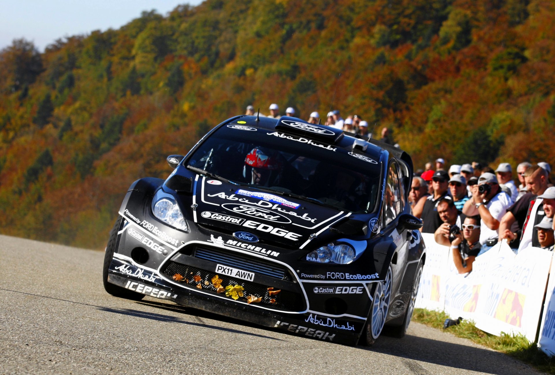 ford fiesta rally wrc anteriore rally nero persone asfalto fari