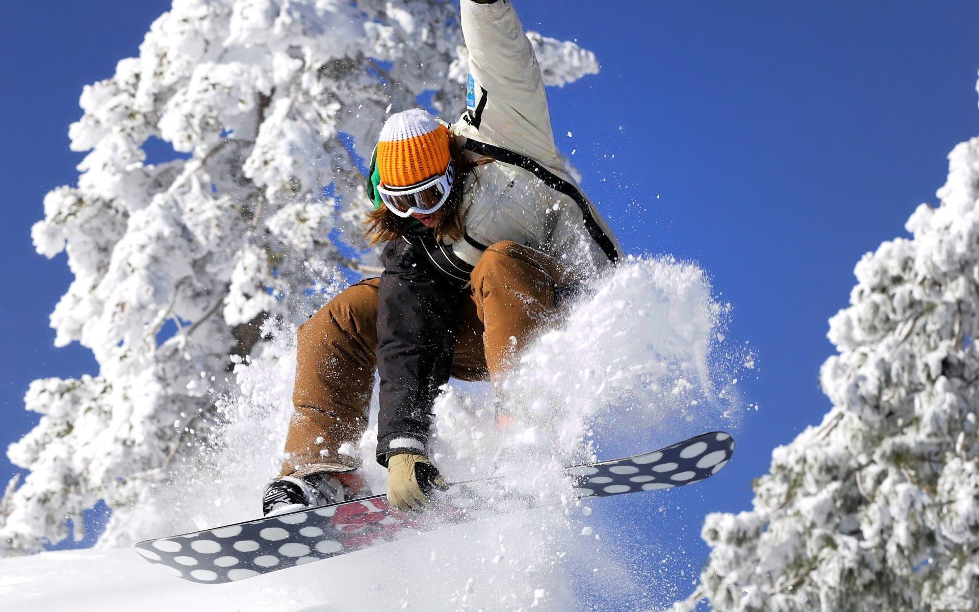 mig snowboard mädchen himmel schnee snowboard fliegen geschwindigkeit trick freude adrenalin emotionen weihnachtsbaum höhe winter