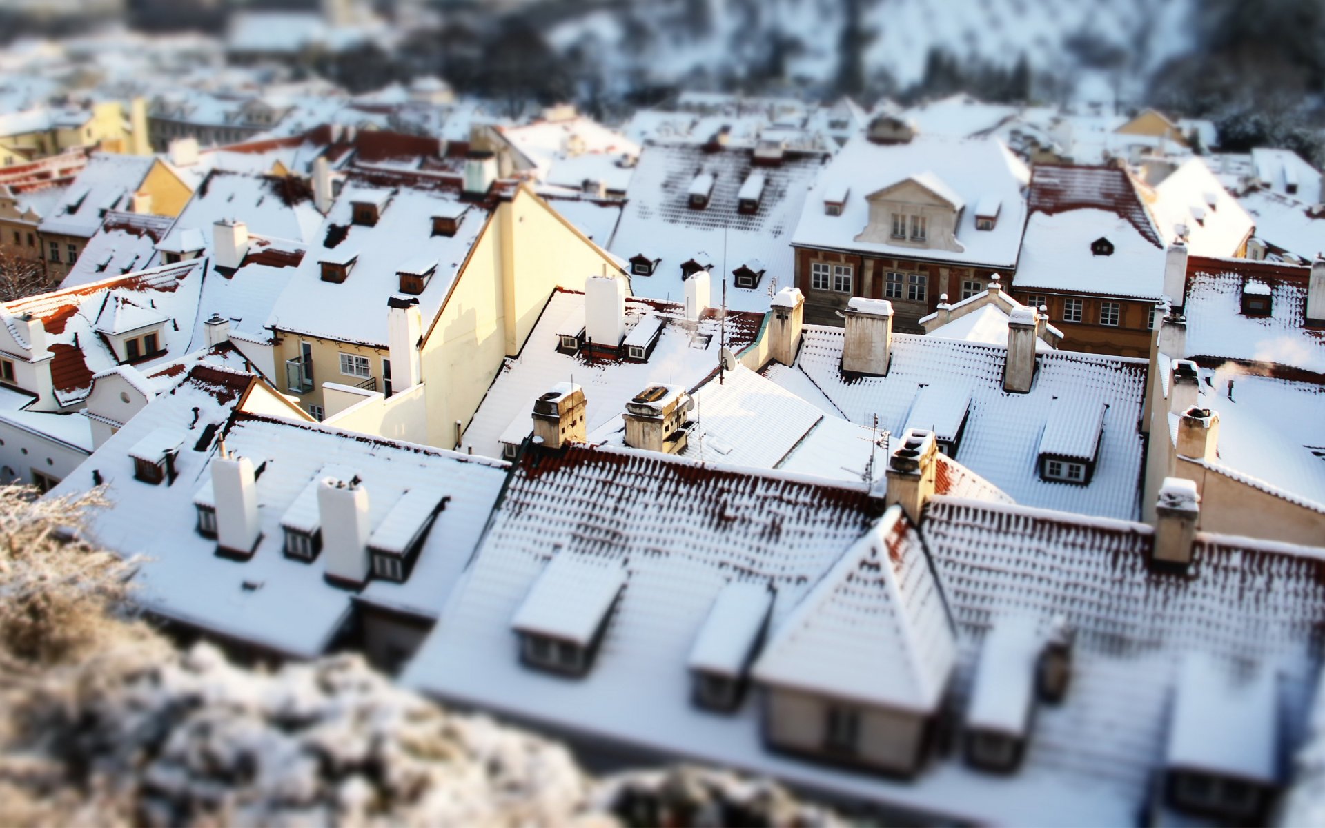 tilt shift praga casas nieve techos invierno ciudad edificios agua río calle arquitectura