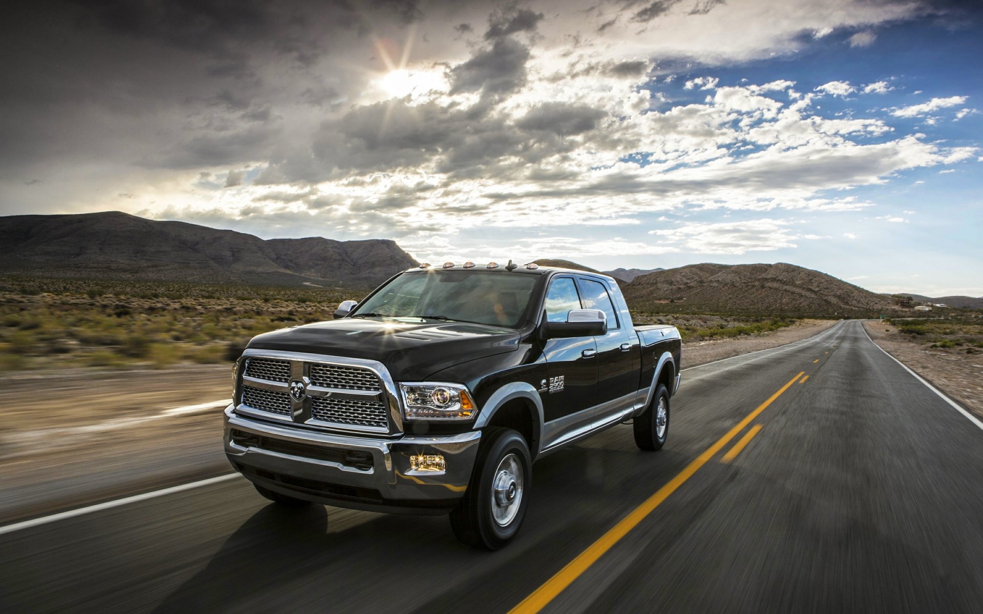 schivare ram heavy duty nero cielo giorno nuvole strada pick-up sole auto