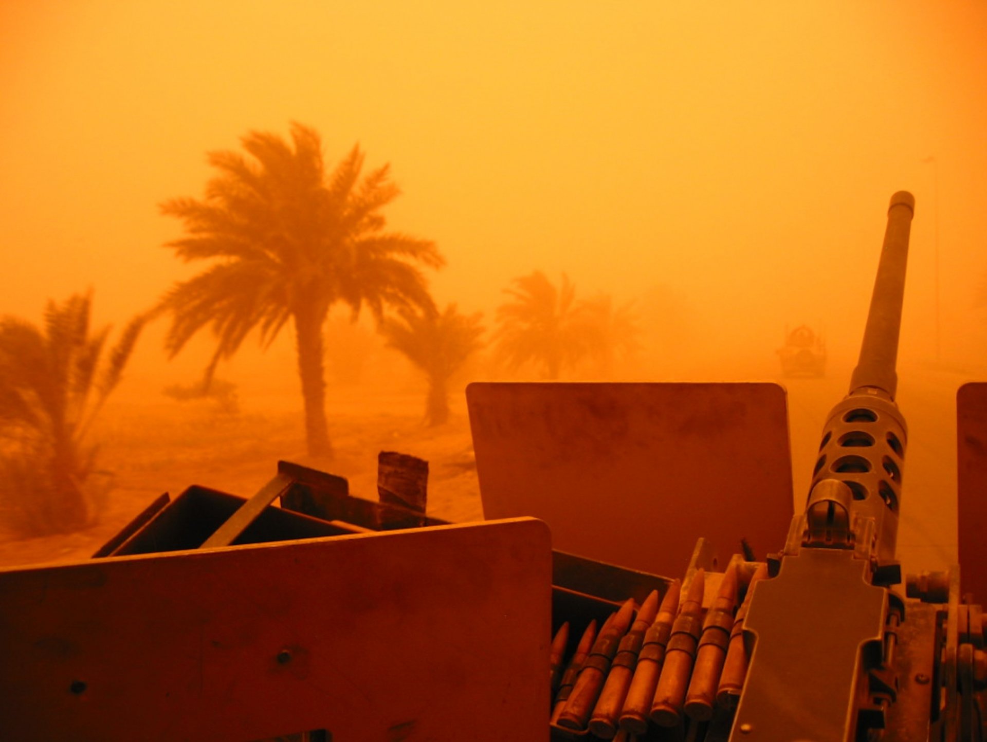 mitrailleuse tempête de sable palmiers m2 browning irak guerre matériel militaire