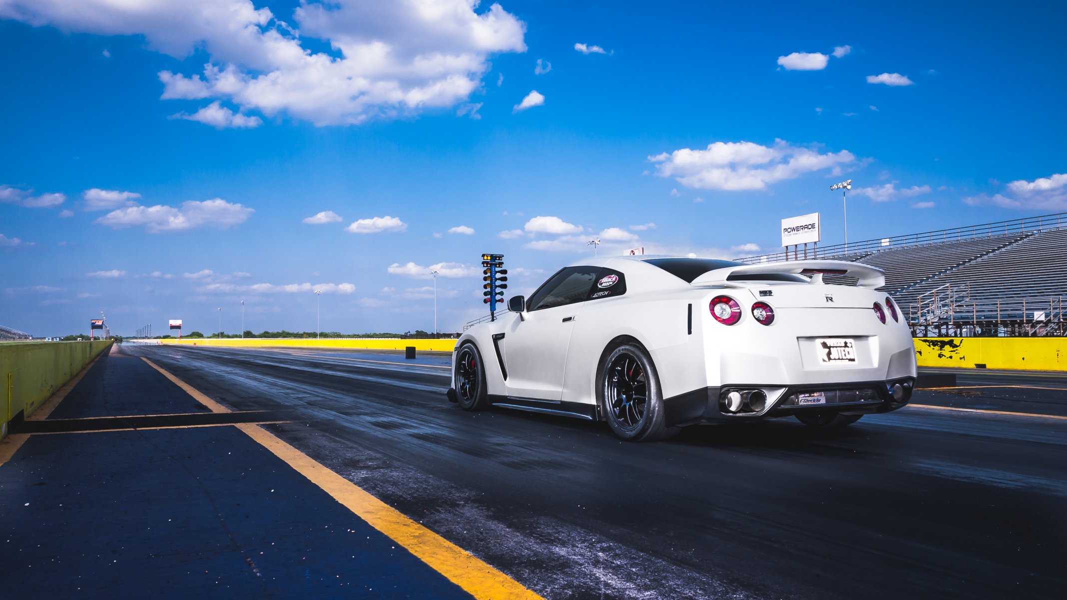 nissan gt-r r35 nissan skyline pista bianca inizio