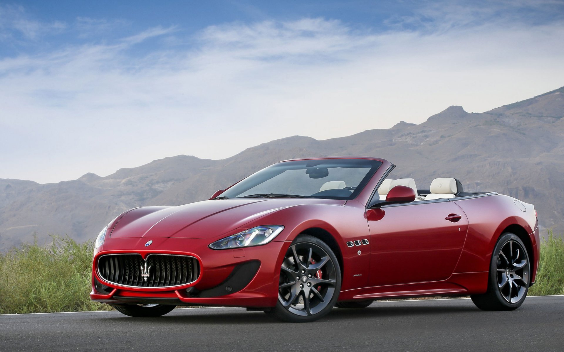 samochód samochód maserati kabriolet sport czerwony samochody maserati grancabrio czerwony