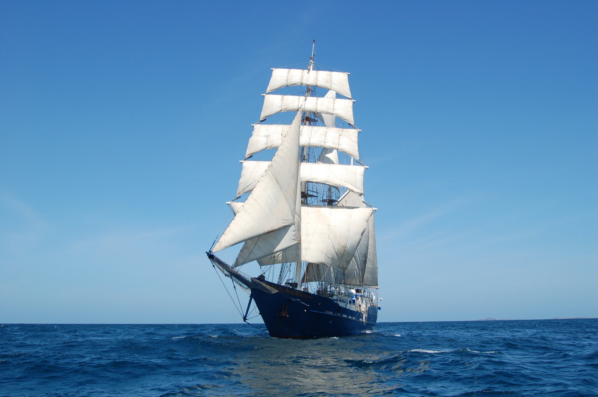 barca a vela vento percorso oceano mary ann navigazione isole galapagos