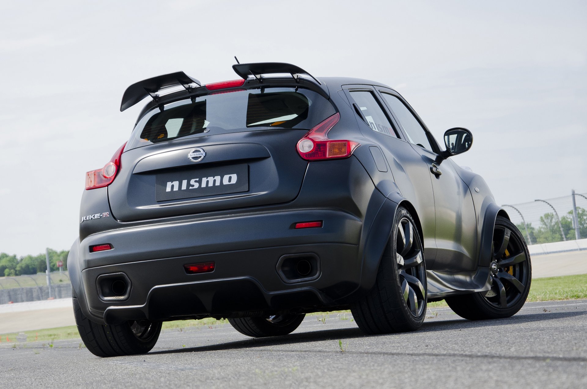 nissan juke-r nismo черный трек