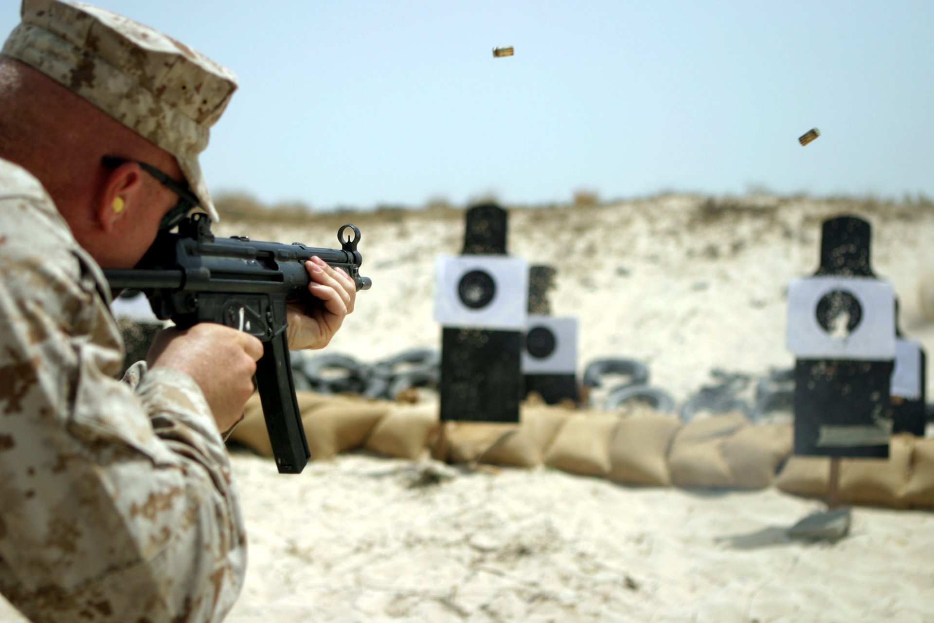 weapons target mp5 soldiers tyr