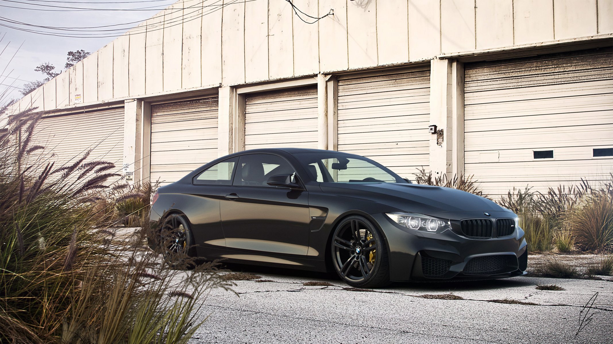 bmw m4 coupe schwarz auto vorne räder licht matt