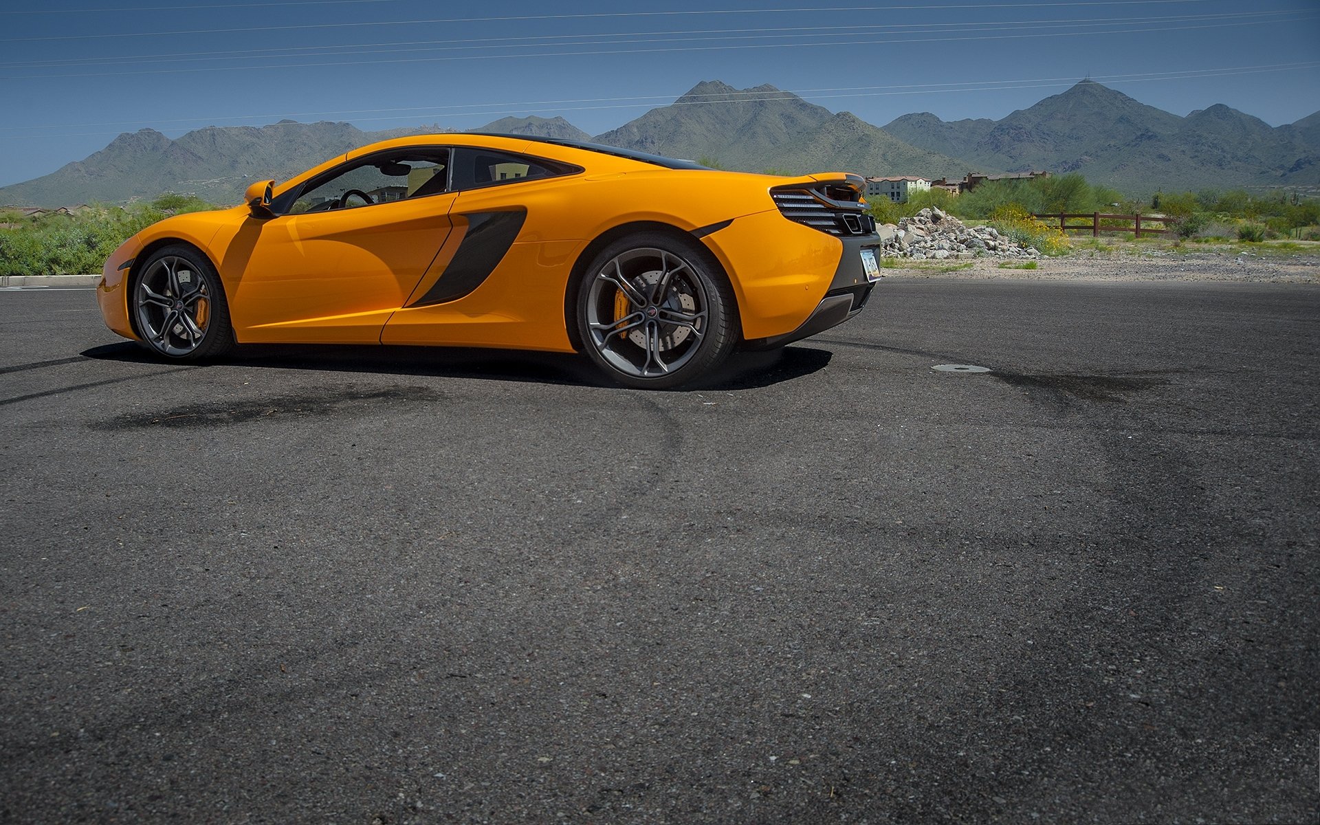 mclaren mp4-12c orange maelaren ciel montagnes