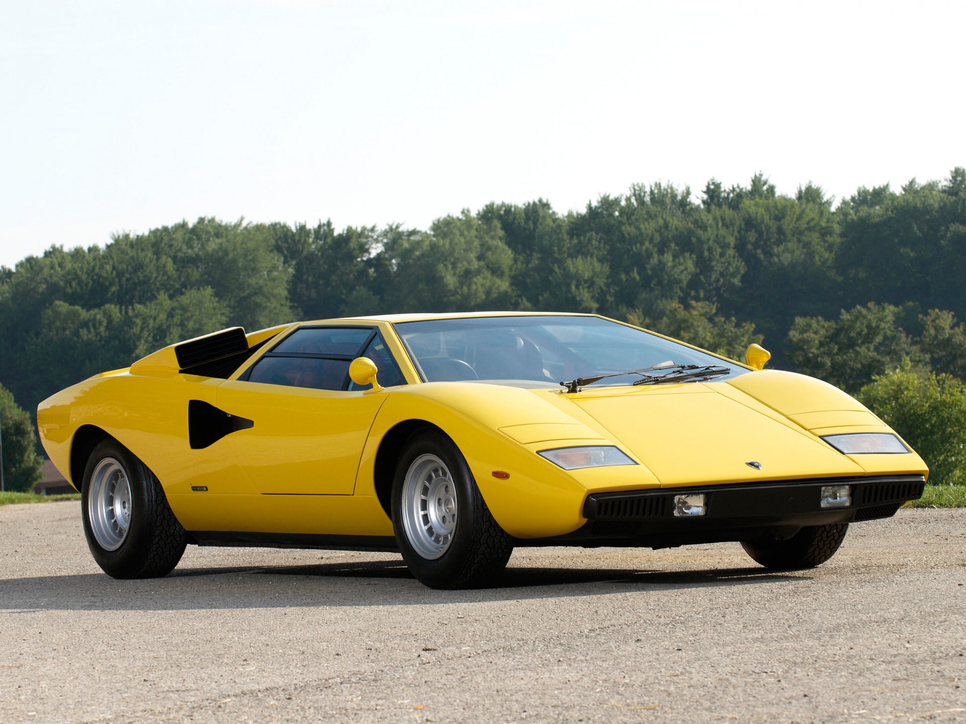 lamborghini countach lp400 lamborghini countach lp400 żółty drzewa