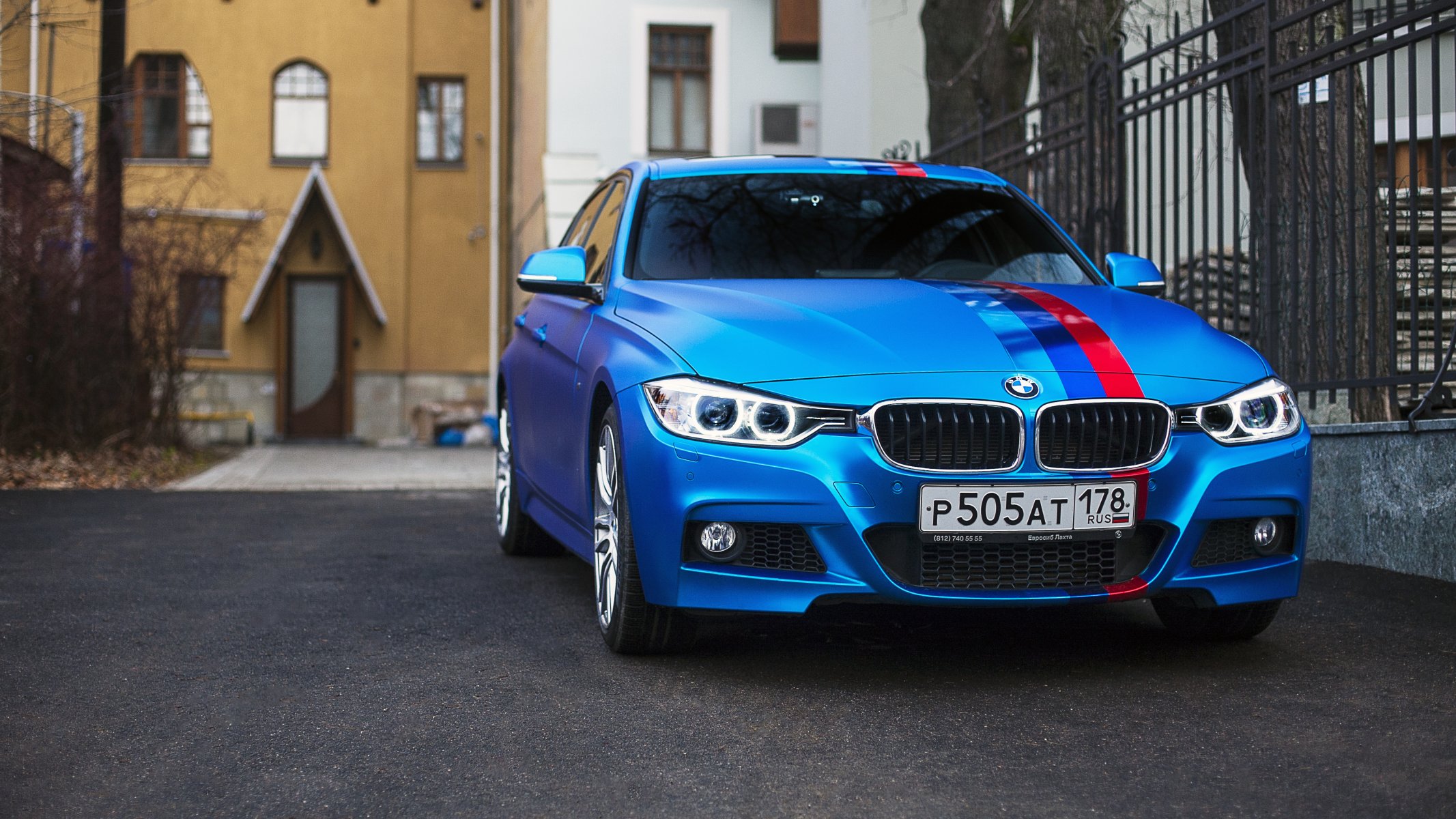 bmw 335i tracción en las cuatro ruedas azul coche