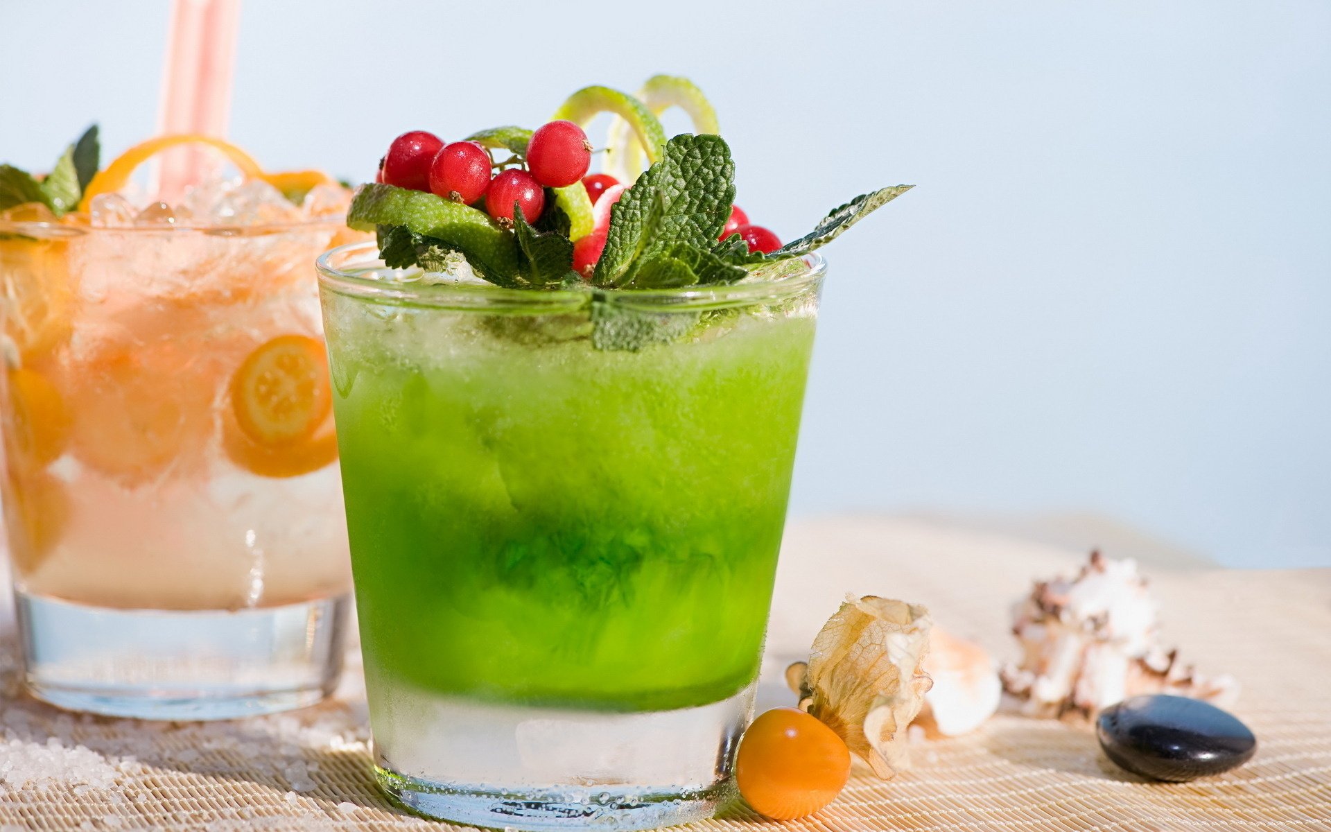 cóctel bebida agua mojito menta guijarros fruta