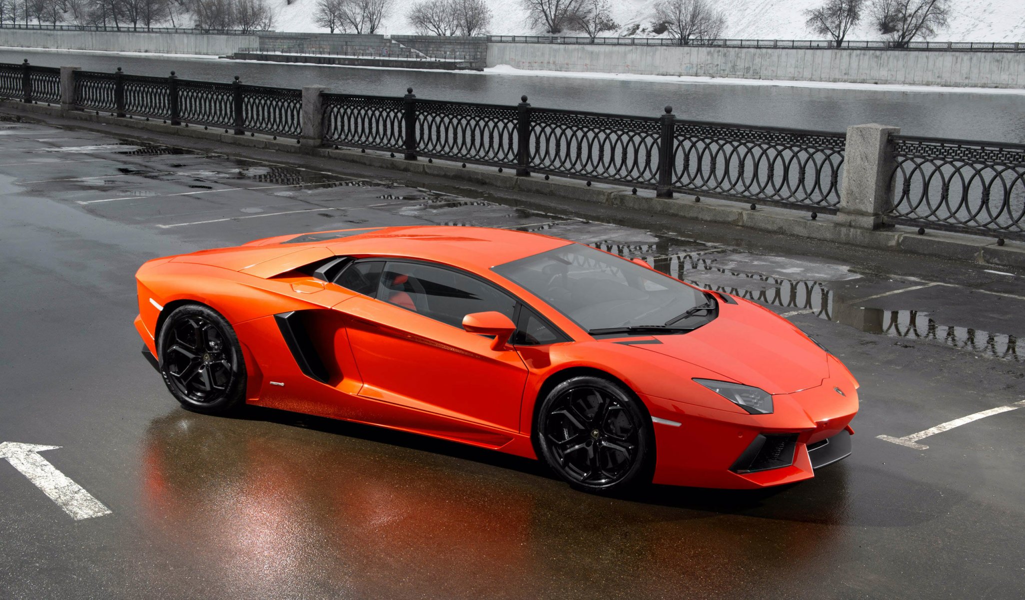 lamborghini aventador lp700-4 vista lateral charcos carretera