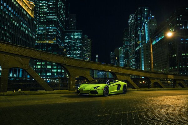 Lamborghini aventador lp700-4 en la oscuridad