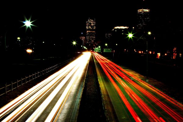 Flux de nuit sur la route