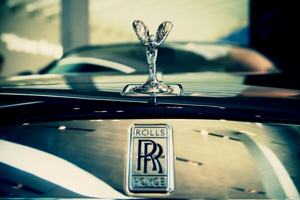 Luxury Rolls-Royce car with the figure of the goddess Niki