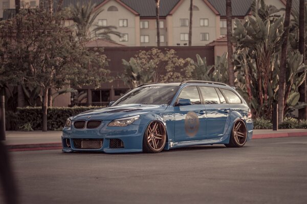 Understated bmw e61 tuning