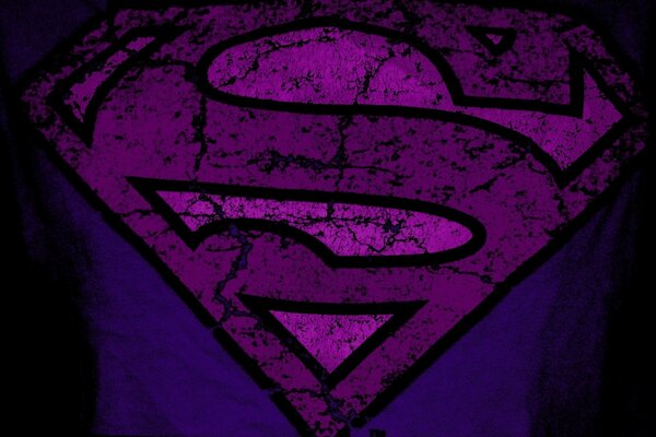 Lilac T-shirt with superhero logo
