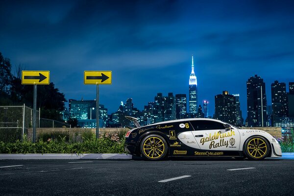 Bugatti blanco y negro en nueva York
