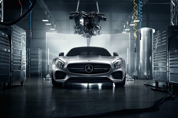 Srebrny mercedes - benz AMG gt S 2016